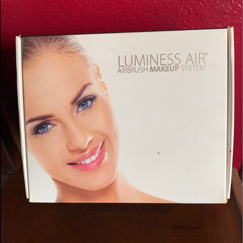 Luminess Airbrush Makeup System.